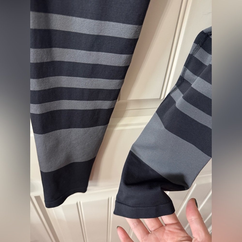 NORTH FACE 🩶 Women's Black, Gray High Waisted Striped Leggings (Size Small) - Picture 5 of 10